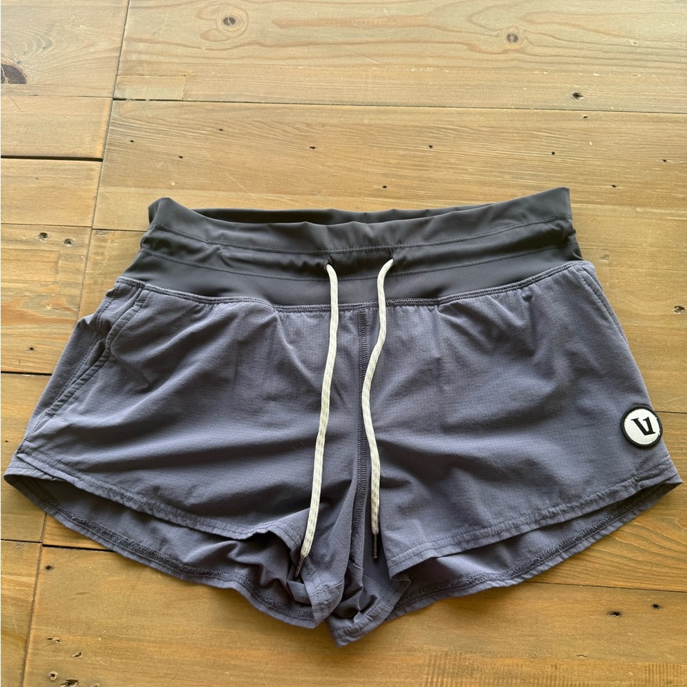 Vuori Charcoal Women's Athletic Shorts SeaBreeze 2.5”